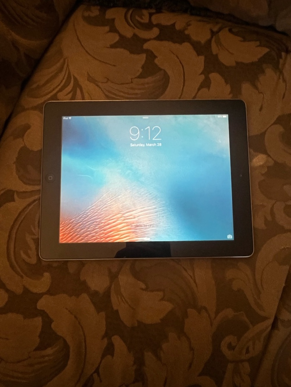 Apple iPad 3rd Gen 16GB Wi-Fi Tablet Model A1395 Works Great w/ Charger
